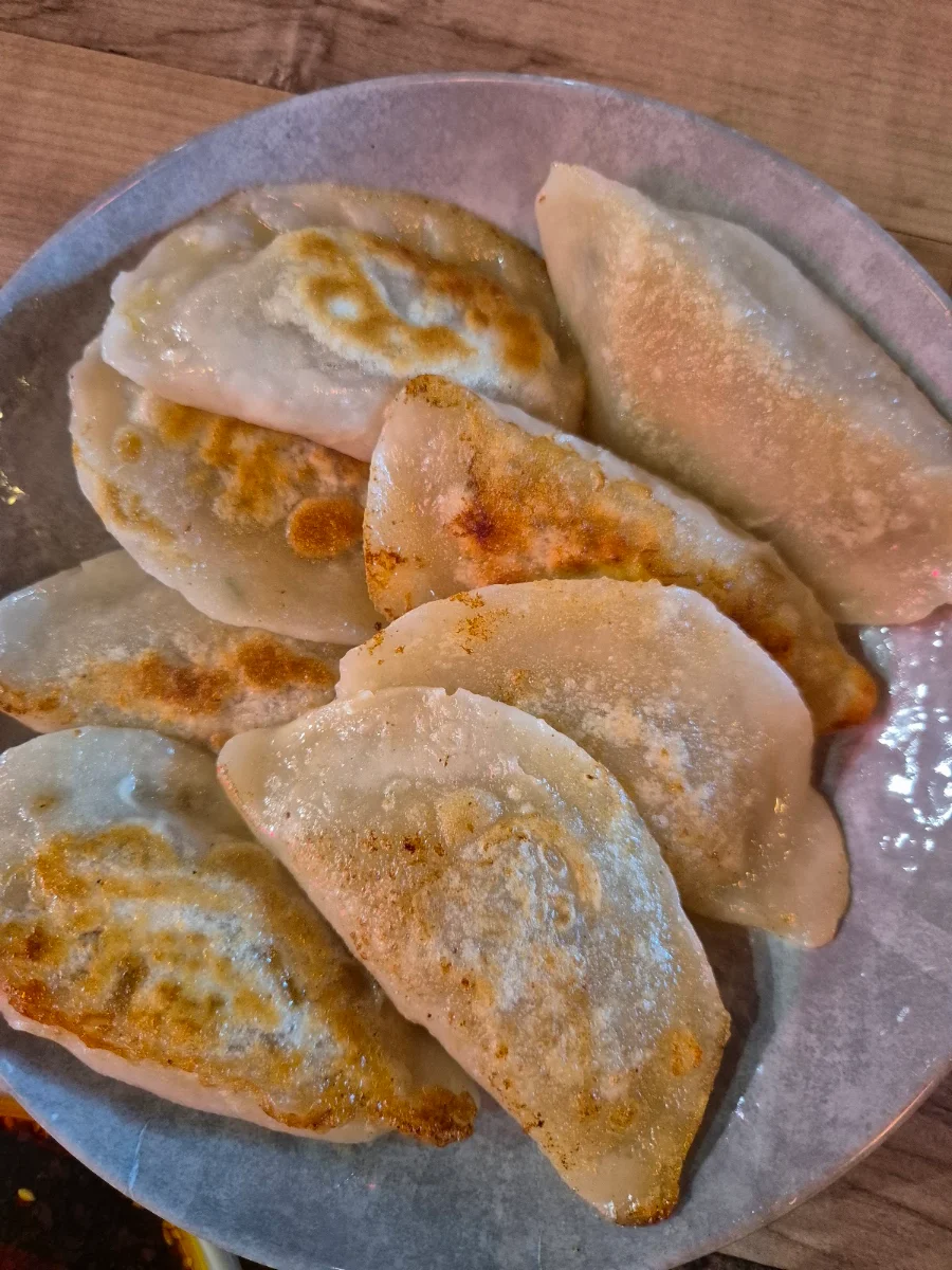 pan-fried pork dumplings 一品锅贴